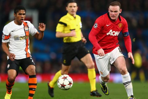 MANCHESTER, ENGLAND - DECEMBER 10:  Wayne Rooney of Manchester United competes with Douglas Costa of Shakhtar Donetsk during the UEFA Champions League Group A match between Manchester United and Shakhtar Donetsk at Old Trafford on December 10, 2013 in Manchester, England.  (Photo by Michael Steele/Getty Images)
