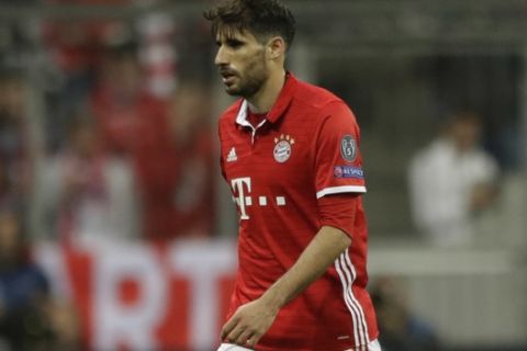 Bayern's Javi Martinez leaves the pitch after receiving a red card during the Champions League quarterfinal first leg soccer match between FC Bayern Munich and Real Madrid, in Munich, Germany, Wednesday, April 12, 2017. (AP Photo/Matthias Schrader)