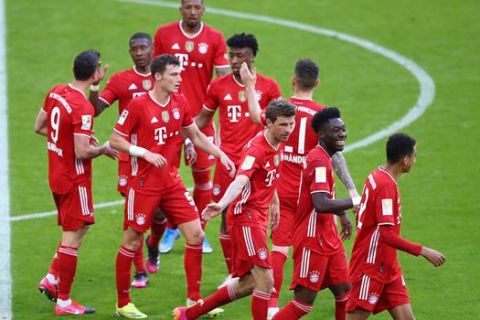 Οι παίκτες της Μπάγερν πανηγυρίζουν γκολ που σημείωσαν κόντρα στην Γκλάντμπαχ για την Bundesliga 2020-2021 στην "Άλιαντς Αρένα", Μόναχο | Σάββατο 8 Μαΐου 2021