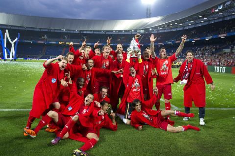 FC Twente's players pose with the cup after they defeated Ajax Amsterdam to win the Dutch Cup and inch closer to a league-cup double, in Rotterdam, on May 8, 2011. FC Twente won 3-2. AFP PHOTO/ANP/ OLAF KRAAK netherlands out - belgium out (Photo credit should read OLAF KRAAK/AFP/Getty Images)