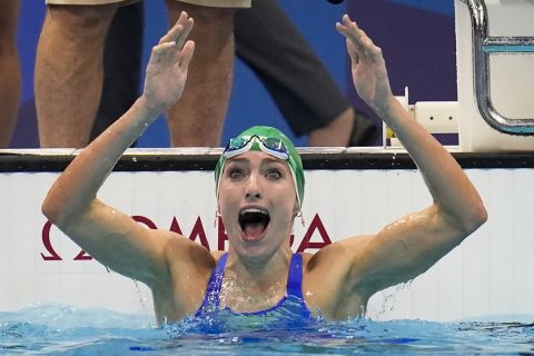 Tatjana Schoenmaker, of South Africa, celebrates after winning the gold medal in the women's 200-meter breaststroke final at the 2020 Summer Olympics, Friday, July 30, 2021, in Tokyo, Japan. (AP Photo/Gregory Bull)