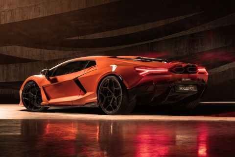 Η νέα Lamborghini Revuelto έχει έναν V12, 3 ηλεκτροκινητήρες και 1.015 ίππους