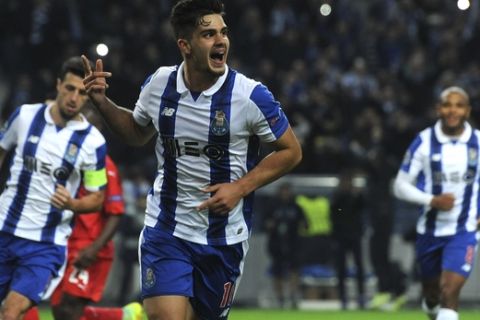 Porto's Andre Silva celebrates after scoring his side's fourth goal during a Champions League group G soccer match between FC Porto and Leicester City at the Dragao stadium in Porto, Portugal, Wednesday, Dec. 7, 2016. (AP Photo/Paulo Duarte)