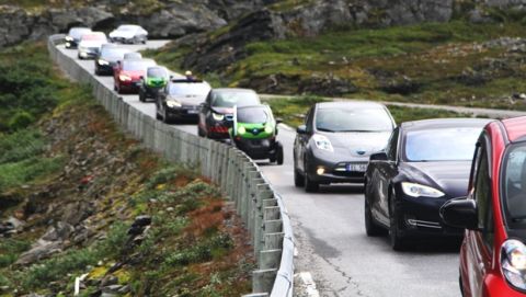Πρώτα σε πωλήσεις τα ηλεκτρικά – υβριδικά αυτοκίνητα στη Νορβηγία