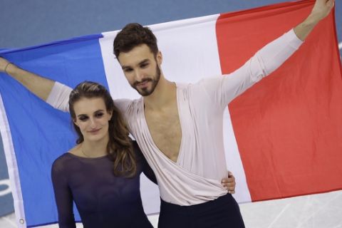 Gabriella Papadakis and Guillaume Cizeron of France celebrate during the venue ceremony after winning the silver medal in the ice dance, free dance figure skating final in the Gangneung Ice Arena at the 2018 Winter Olympics in Gangneung, South Korea, Tuesday, Feb. 20, 2018. (AP Photo/Bernat Armangue)