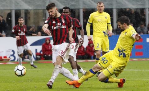 AC Milan's Patrick Cutrone, left, scores his side's second goal during the Serie A soccer match between AC Milan and Chievo Verona at the San Siro stadium in Milan, Italy, Sunday, March 18, 2018. (AP Photo/Antonio Calanni)