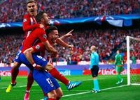 "MADRID, SPAIN - APRIL 27:  Saul Niguez of Atletico Madrid (17) celebrates with team mates as he scores their first goal during the UEFA Champions League semi final first leg match between Club Atletico de Madrid and FC Bayern Muenchen at Vincente Calderon on April 27, 2016 in Madrid, Spain.  (Photo by Gonzalo Arroyo Moreno/Getty Images)"