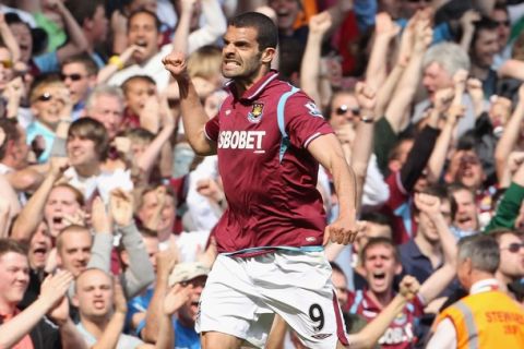 LONDON, ENGLAND - APRIL 24:  Araujo Ilan of West Ham raises his fist as he celebrates scoring during the Barclays Premier League match between West Ham United and Wigan Athletic at the Boleyn Ground on April 24, 2010 in London, England.  (Photo by Phil Cole/Getty Images)