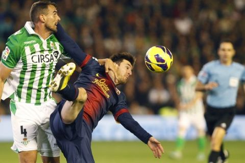 Barcelona's Leo Messi frm Argentina, right, and Betis's Antonio Amaya, left, fight for the ball during their La Liga soccer match at the Benito Villamarin stadium, in Seville, Spain on Sunday, Dec. 9, 2012. (AP Photo/Angel Fernandez)