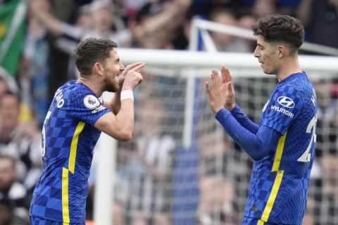 Οι Κάι Χάβερτς και Ζορζίνιο πανηγυρίζουν γκολ της Τσέλσι κόντρα στην Νιούκαστλ για την Premier League | 13 Μαρτίου 2022