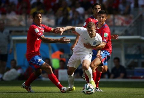 BELO HORIZONTE, BRAZIL - JUNE 24:  Oscar Duarte of Costa Rica vies with Jack Wilshere of England during the 2014 FIFA World Cup Brazil Group D match between Costa Rica and England at Estadio Mineirao on June 24, 2014 in Belo Horizonte, Brazil.  (Photo by Ian MacNicol/Getty Images)