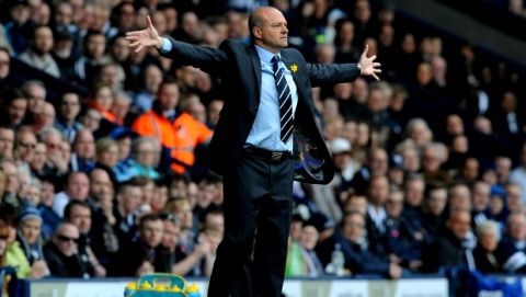 West Bromwich manager Pepe Mel reacts during the English Premier League soccer match between West Bromwich Albion and Cardiff City at Hawthorns Stadium in West Bromwich, England, Saturday, March 29 2014. (AP Photo/Rui Vieira)
