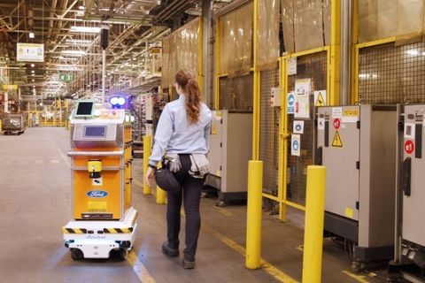 Το ρομπότ που δίνει ανταλλακτικά στους εργαζόμενους της Ford