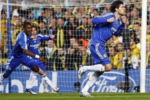 Chelsea's Michael Ballack, right, celebrates after scoring during the European  Champions League, quarterfinal, second leg match against Fenerbahce  at Stamford Bridge, London Tuesday April 8, 2008. (AP Photo/ Sean Dempsey/PA)  **  UNITED KINGDOM OUT NO SALES NO ARCHIVE  **