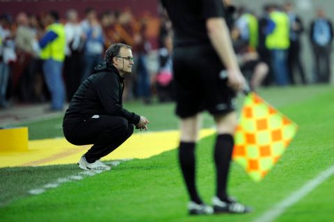 Athletic Bilbao's coach Marcelo Bielsa looks on during the UEFA Europa League final football match between Club Atletico Madrid and Athletic Club Bilbao on May 9, 2012 at the National Arena stadium in Bucharest. AFP PHOTO / RAFA RIVASRAFA RIVAS/AFP/GettyImages