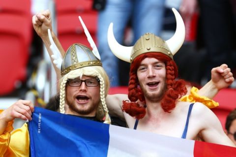 PORTO ALEGRE, BRAZIL - JUNE 15: France fans enjoy the atmosphere prior to the 2014 FIFA World Cup Brazil Group E match between France and Honduras at Estadio Beira-Rio on June 15, 2014 in Porto Alegre, Brazil.  (Photo by Quinn Rooney/Getty Images)