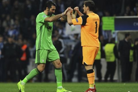 Porto's goalkeeper Iker Casillas, right, and Juventus goalkeeper Gianluigi Buffon greet each other at the end of the Champions League round of 16, first leg, soccer match between FC Porto and Juventus at the Dragao stadium in Porto, Portugal, Wednesday, Feb. 22, 2017. (AP Photo/Paulo Duarte)