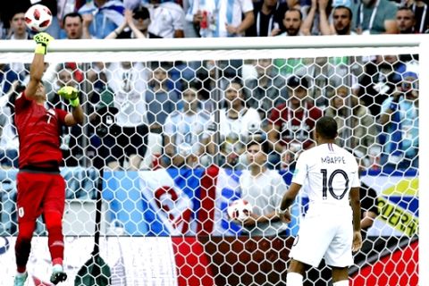 France's Kylian Mbappe, right, looks on as he fails to score against Uruguay goalkeeper Fernando Muslera, left, during the quarterfinal match between Uruguay and France at the 2018 soccer World Cup in the Nizhny Novgorod Stadium, in Nizhny Novgorod, Russia, Friday, July 6, 2018. (AP Photo/David Vincent)