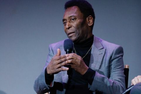 NEW YORK, NY - APRIL 03:  Soccer player Pele attends Meet The Athlete at the Apple Store Soho on April 3, 2014 in New York City.  (Photo by John Lamparski/Getty Images)