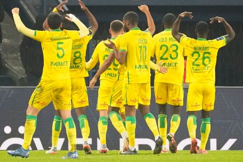 Οι παίκτες της Ναντ πανηγυρίζουν γκολ που σημείωσαν κόντρα στην Παρί για τη Ligue 1 2021-2022 στο "Παρκ ντε Πρενς", Παρίσι | Σάββατο 20 Νοεμβρίου 2021