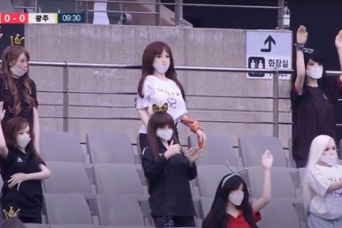 H FC Seoul χρησιμοποίησε κούκλες του σεξ στις εξέδρες ελλείψει φιλάθλων 