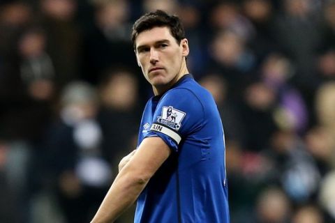 Everton's captain Gareth Barry stands dejected after being defeated by Newcastle United at the end of their English Premier League soccer match between Newcastle United and Everton at St James' Park, Newcastle, England, Sunday, Dec. 28, 2014. (AP Photo/Scott Heppell)