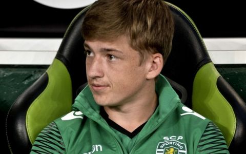 Sporting's Scottish midfielder Ryan Gaul...Sporting's Scottish midfielder Ryan Gauld sits on the bench prior to the Violinos Cup football match between Sporting and Lazio at Alvalade stadium in Lisbon on August 1, 2014.    AFP PHOTO/ PATRICIA DE MELO MOREIRAPATRICIA DE MELO MOREIRA/AFP/Getty Images