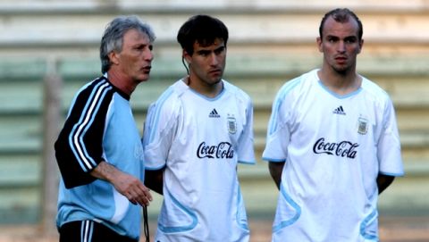 Argentina national soccer team coach Jose Pekerman talks to Rodrigo Palacios and Esteban Cambiasso, right, during training in Sant'Antonio Abate, near Naples, southern Italy, Monday, May 29, 2006. Argentina will play Angola in a pre-World Cup friendly match on Tuesday.  Argentina will be in Group C at the upcoming World Cup in Germany together with Ivory Coast, Serbia and Montenegro and the Netherlands. (AP Photo/Francesco Pecoraro)