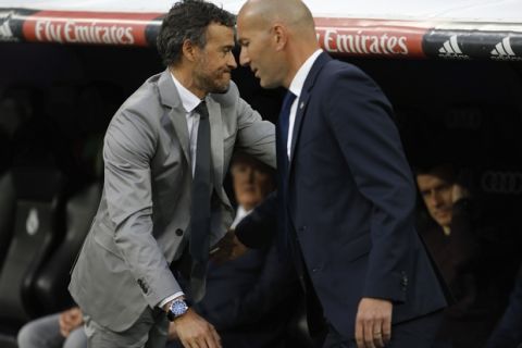 Barcelona's head coach Luis Enrique, left, is flanked by Real Madrid's head coach Zinedine Zidane prior to the start of a Spanish La Liga soccer match between Real Madrid and Barcelona, dubbed 'el clasico', at the Santiago Bernabeu stadium in Madrid, Spain, Sunday, April 23, 2017. (AP Photo/Francisco Seco)