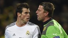 Dortmund's goalkeeper Roman Weidenfeller (R) and Real Madrid's Welsh forward Gareth Bale exchange words following a clash during the UEFA Champions League quarter-final, second leg football match Borussia Dortmund vs Real Madrid CF on April 8, 2014 in Dortmund, western Germany.    AFP PHOTO / ODD ANDERSEN        (Photo credit should read ODD ANDERSEN/AFP/Getty Images)