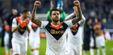 "Shakhtar's Dentinho celebrates after winning the UEFA Europa League round of 16 second leg football match between RSC Anderlecht and FC Shakhtar Donetsk on March 17, 2016, at the Constant Vanden Stock stadium in Anderlecht, in Brussels. / AFP / Belga / LAURIE DIEFFEMBACQ / Belgium OUT        (Photo credit should read LAURIE DIEFFEMBACQ/AFP/Getty Images)"
