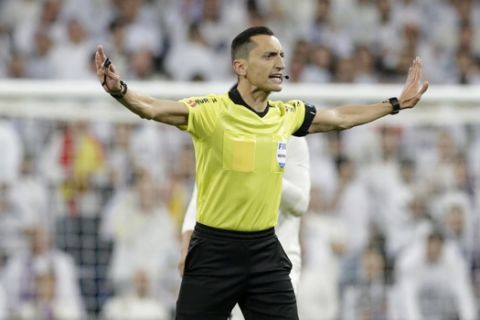 Referee Jose Maria Sanchez Martinez gestures during the Copa del Rey semifinal second leg soccer match between Real Madrid and FC Barcelona at the Bernabeu stadium in Madrid, Spain, Wednesday Feb. 27, 2019. (AP Photo/Andrea Comas)