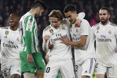 Real Madrid's Modric, center, celebrates after scoring against Betis during La Liga soccer match between Betis and Real Madrid at the Villamarin stadium in Seville, Spain, Sunday, January 13, 2019. (AP Photo/Miguel Morenatti)