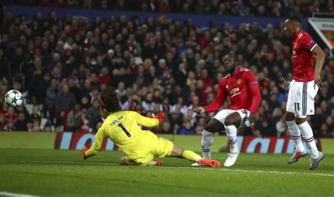Manchester United's Romelu Lukaku, second from right, misses a chance to score next to Benfica goalkeeper Mile Svilar, and Manchester United's Anthony Martial, during the Champions League group A soccer match between Manchester United and Benfica, at Old Trafford, in Manchester, England, Tuesday, Oct. 31, 2017. (AP Photo/Dave Thompson)