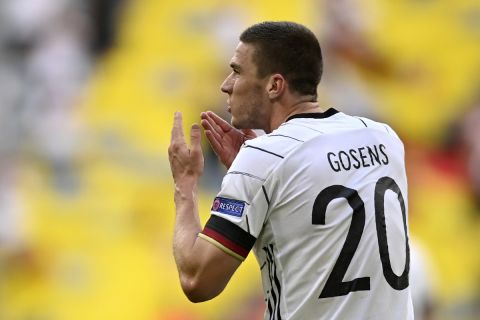 Ο Ρόμπιν Γκόζενς πανηγυρίζει γκολ του με την Γερμανία κόντρα στην Πορτογαλία στο Euro 2020