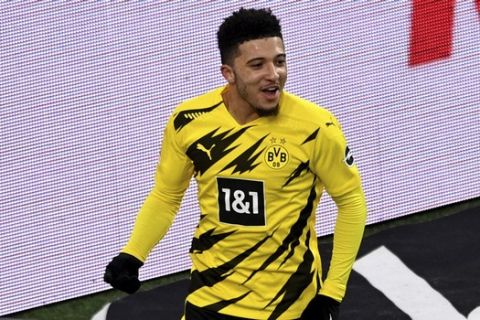Ο Σάντσο πανηγυρίζει γκολ του στο Ντόρτμουντ - Άουγκσμπουργκ για την Bundesliga.