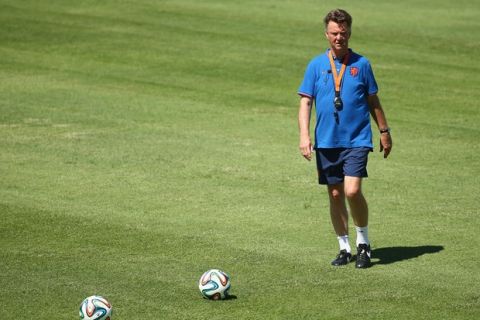 FORTALEZA, BRAZIL - JUNE 28:  Louis van Gaal, manager of Netherlands looks on during the Netherlands training session at the 2014 FIFA World Cup Brazil held at Estadio Presidente Vargas on June 28, 2014 in Fortaleza, Brazil.  (Photo by Robert Cianflone/Getty Images)
