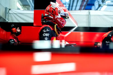 Ο Λεκλέρ στα πάντοκ της Ferrari στο γκραν πρι της Αυστρίας πριν το Sprint