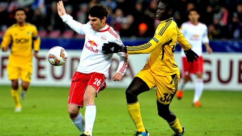 Salzburg's Jonathan Soriano from Spain, left, and  Metalist Kharkiv's Papa Gueye challenge for the ball  during their Europa League round of 32, 1st leg soccer match between Red Bull Salzburg and  Metalist Kharkiv in Salzburg, Austria, Thursday, Feb. 16, 2012. (AP Photo/ Kerstin Joensson)