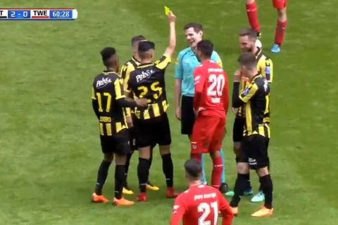 Διαιτητής δέχθηκε κίτρινη κάρτα από... ποδοσφαιριστή! 