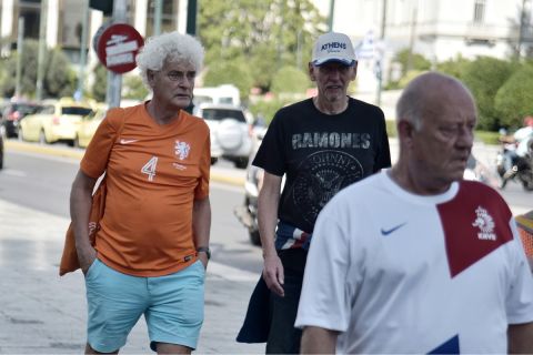 Οι φίλαθλοι της Εθνικής Ολλανδίας έκαναν αισθητή την παρουσία τους στους δρόμους της Αθήνας