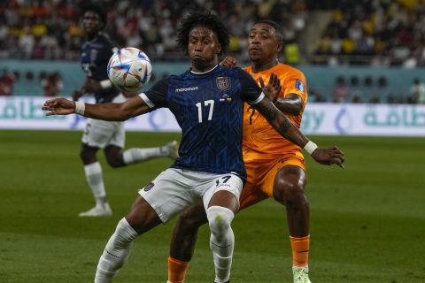 Ο Άνχελο Πρεσιάδο στο παιχνίδι του Εκουαδόρ με αντίπαλο την Ολλανδία στο Παγκόσμιο Κύπελλο του Κατάρ