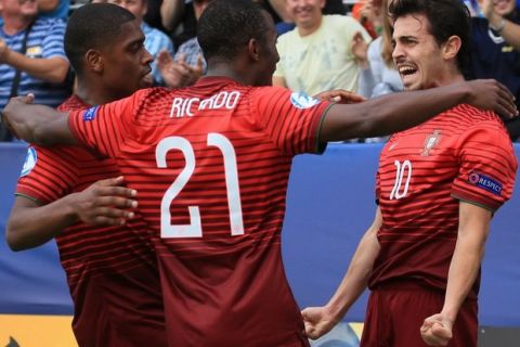 Bernardo Silva of Portugal (R) celebrates scoring with his teammates during the UEFA Under 21 European Championship 2015 semi final football match between Portugal and Germany in Olomouc, Czech Republic on June 27, 2015. AFP PHOTO / RADEK MICA        (Photo credit should read RADEK MICA/AFP/Getty Images)