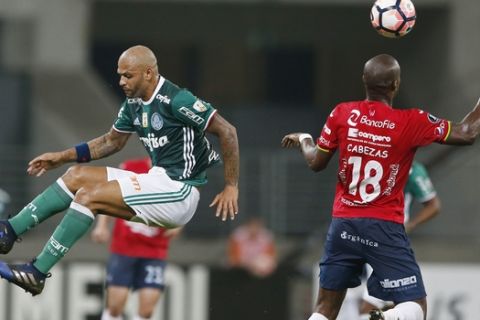 Felipe Melo, of Brazil's Palmeiras, left, fights for the ball with Luis Cabezas, of Bolivia's Jorge Wilstermann, during a Copa Libertadores soccer match in Sao Paulo, Brazil, Wednesday, March 15, 2017. (AP Photo/Nelson Antoine)