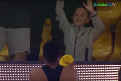 ΑΕΚ - Ολυμπιακός: Πιτσιρικάς πήρε δώρο από τον Ελίασον εκτός από το γκολ και τη φανέλα του