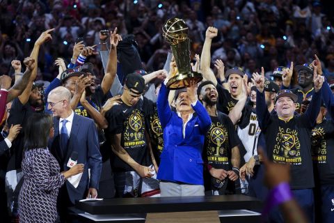 Οι Νάγκετς σηκώνουν το τρόπαιο του πρωταθλητή του NBA