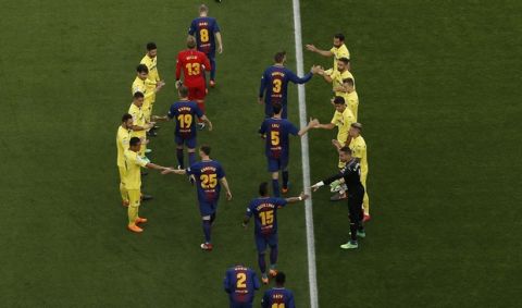 Villarreal players form a passage of honor for FC Barcelona players prior the Spanish League soccer match between FC Barcelona and Villarreal at the Camp Nou stadium in Barcelona, Spain, Wednesday, May 9, 2018. FC Barcelona won their 25th Spanish League title. (AP Photo/Manu Fernandez)