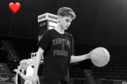 Ο εγγονός του Σβέτισλαβ Πέσιτς έκανε ατομική προπόνηση με μπλουζάκι του Ολυμπιακού