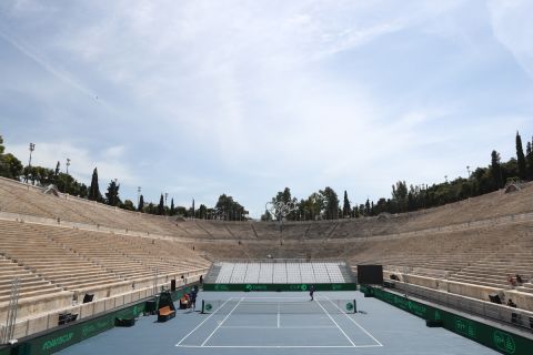 Το γήπεδο τένις που στήθηκε στο Καλλιμάρμαρο για το Davis Cup