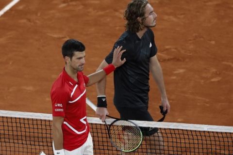 Ο Τσιτσιπάς και ο Τζόκοβιτς στα ημιτελικά του Roland Garros στις 9 Οκτωβρίου του 2020.
